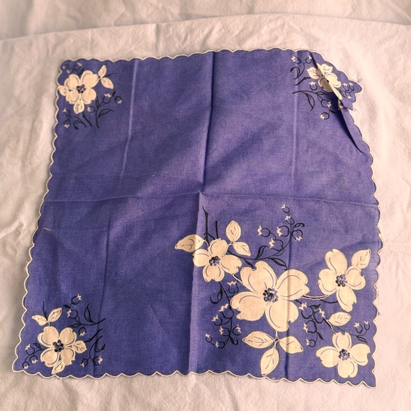 Bundle of 10 Floral Vintage Hankies #1 - Picture 10 of 16